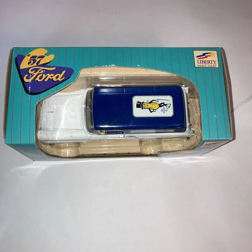 LIBERTY CLASSICS PLANTERS PEANUTS 1957 FORD LIMITED EDITION COLLECTORS BANK-NEW